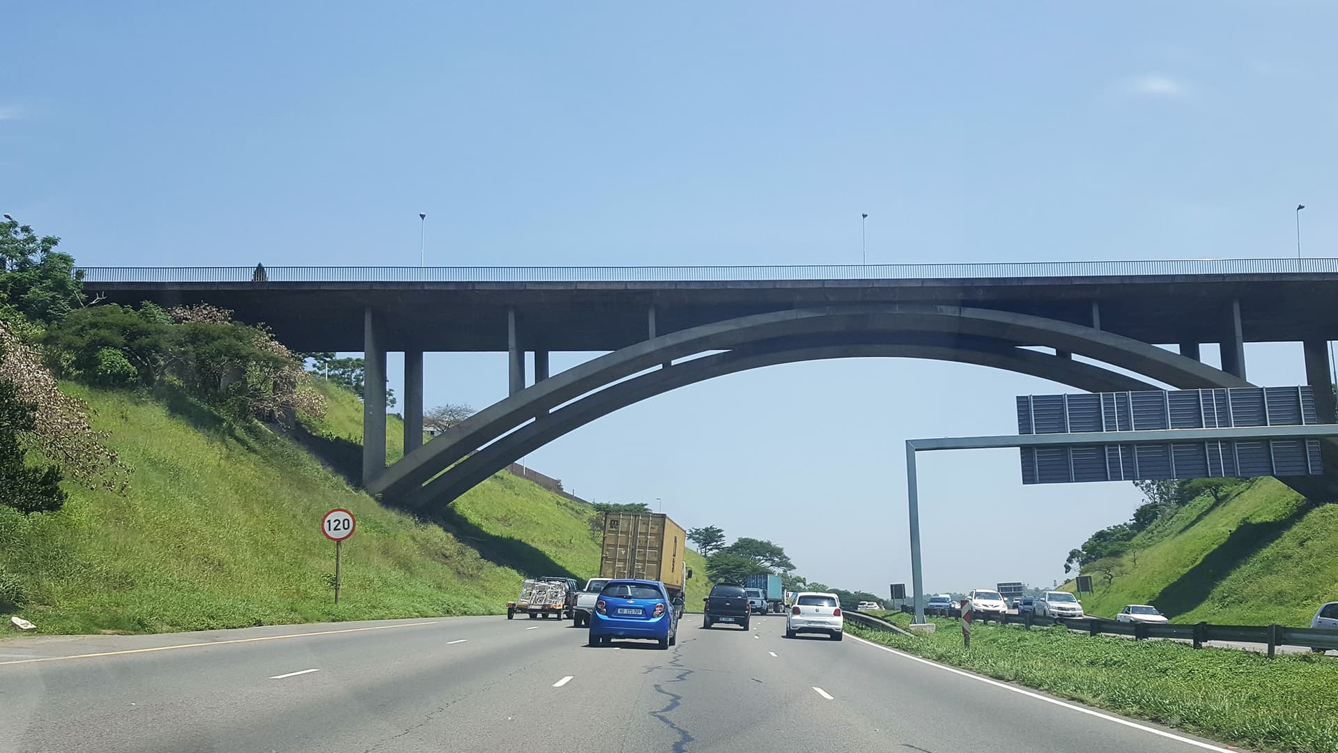 Common Travel Scams in South Africa – Roadside scams