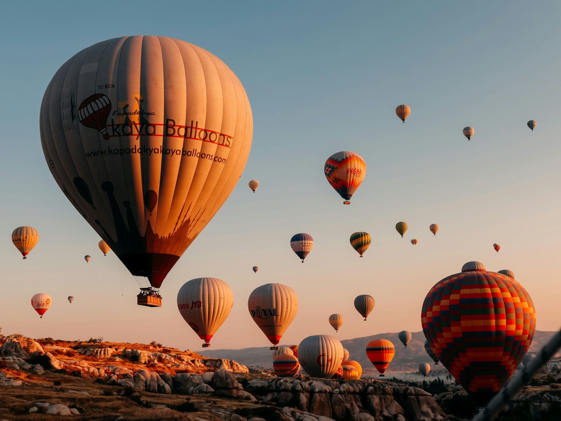 Soaring South Africa: Luxury Sunrise Hot Air Balloon Tours