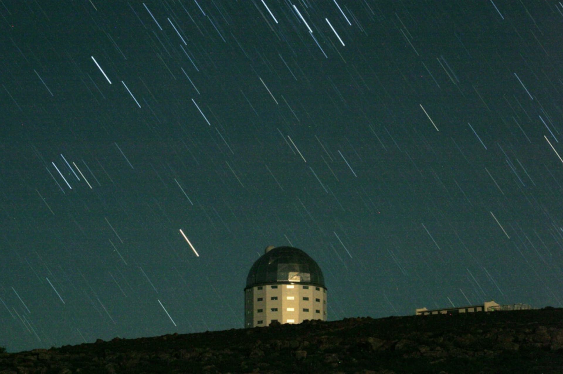 Visit the SALT telescope in Sutherland, South Africa