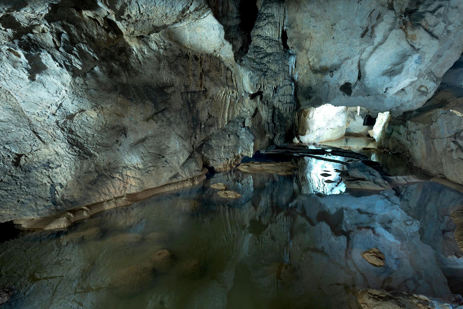 beneath-the-surface-south-africas-hidden-world-of-caves-and-underground-adventures-1.jpg