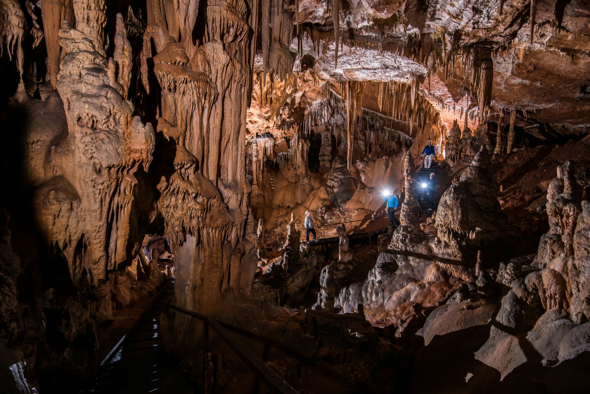 beneath-the-surface-south-africas-hidden-world-of-caves-and-underground-adventures-2.jpg