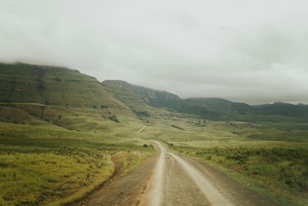 experience-the-majestic-drakensberg-mountains-an-unforgettable-journey-2-1024x683.jpg
