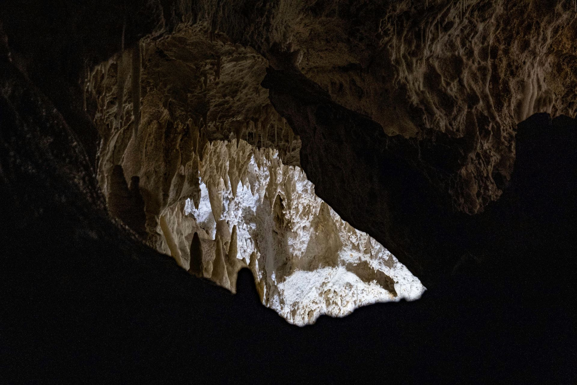 exploring-south-africas-caves-and-underground-wonders-1.jpg
