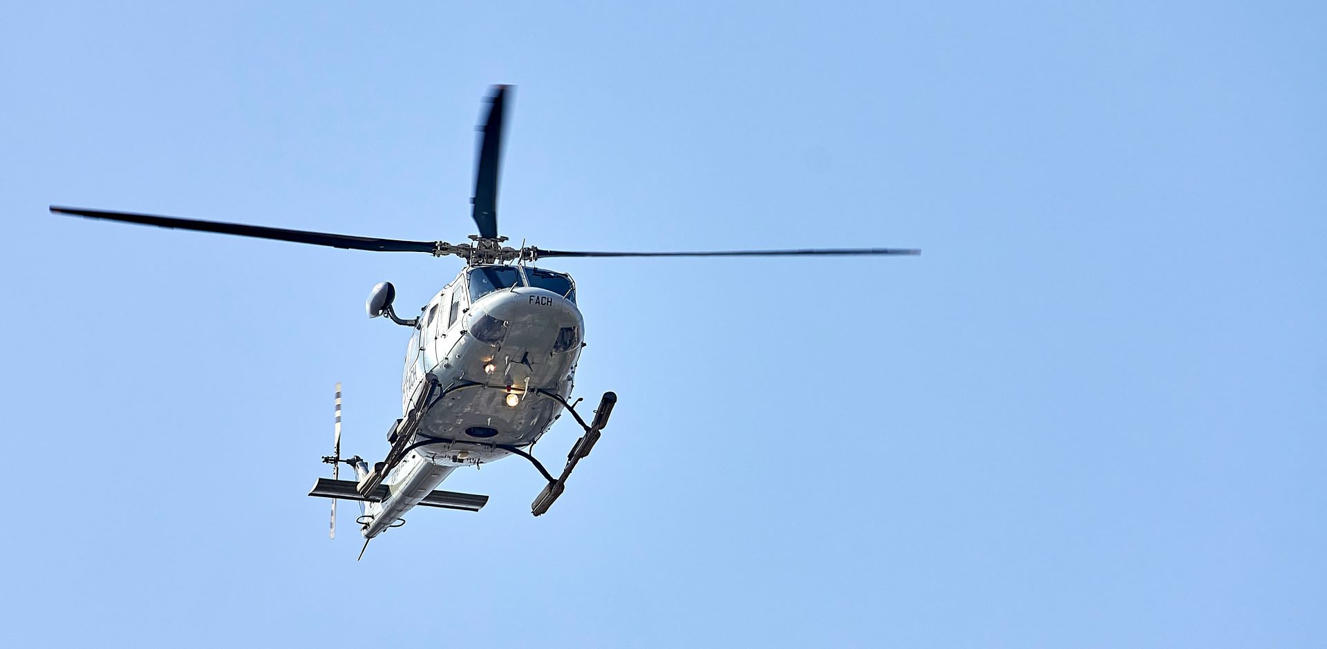 helicopter-escapes-south-africa-from-the-skies.jpg