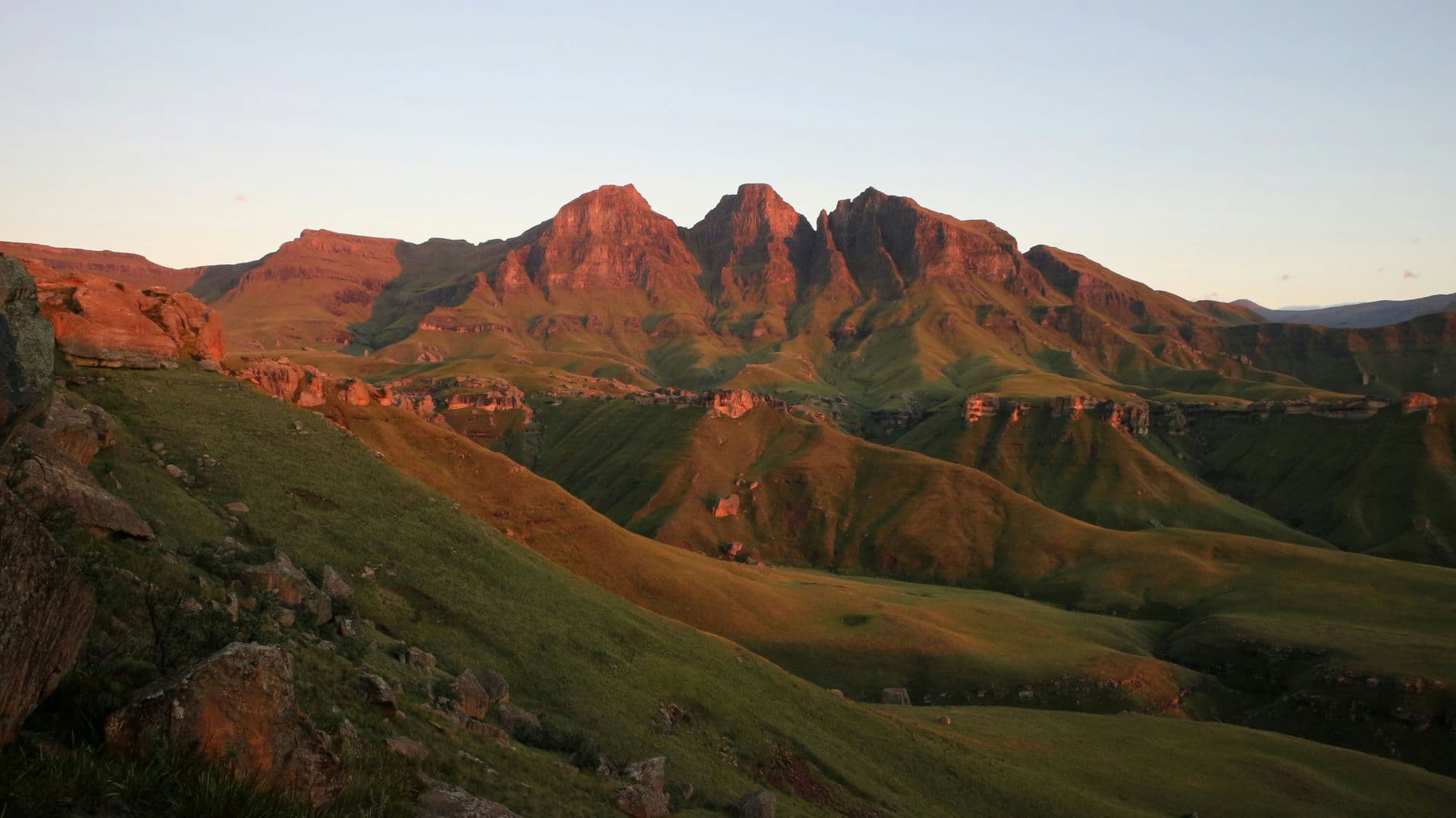 high-altitude-challenges-climbing-the-drakensbergs-cathedral-peak-or-tugela-falls-routes-1.jpg