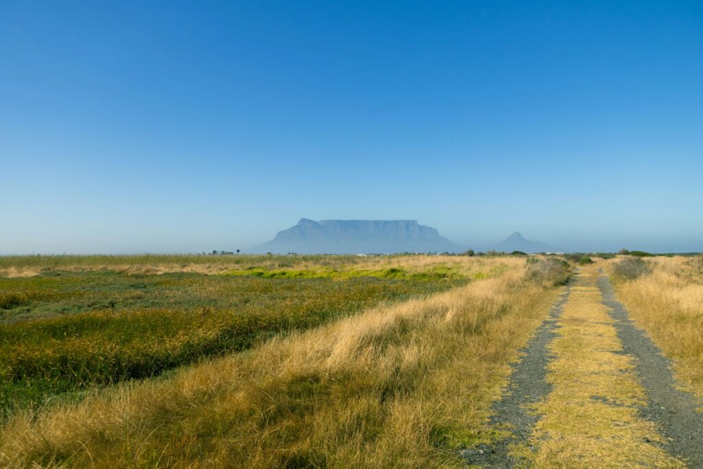 history-on-foot-heritage-trails-through-robben-island-soweto-and-the-cradle-of-humankind-1024x683.jpg