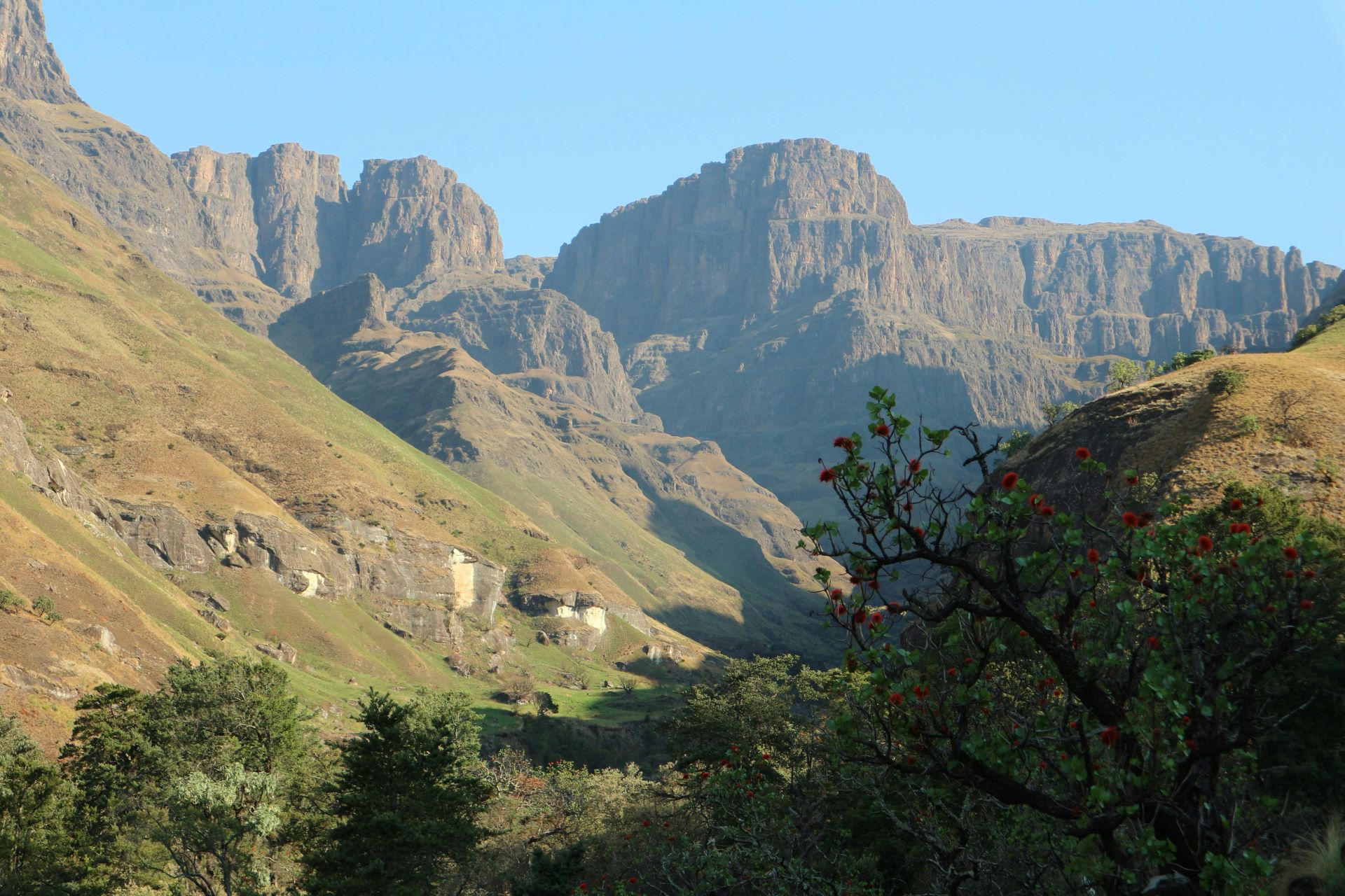 thrill-seeker’s guide canyoning adventures in the drakensberg-1